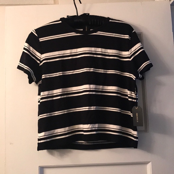 🆕 Forever 21 cropped tee - Picture 2 of 5